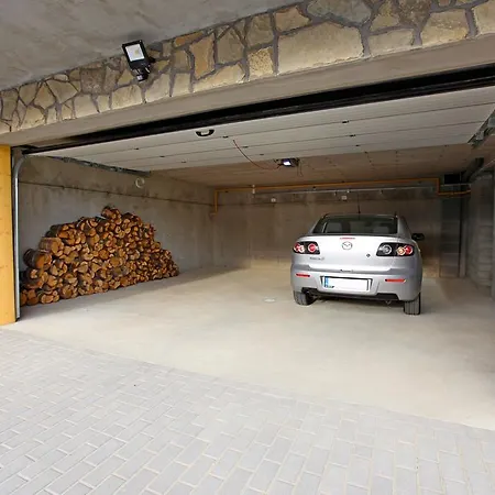 アパート Mgm クリニツァ・ズドルイ